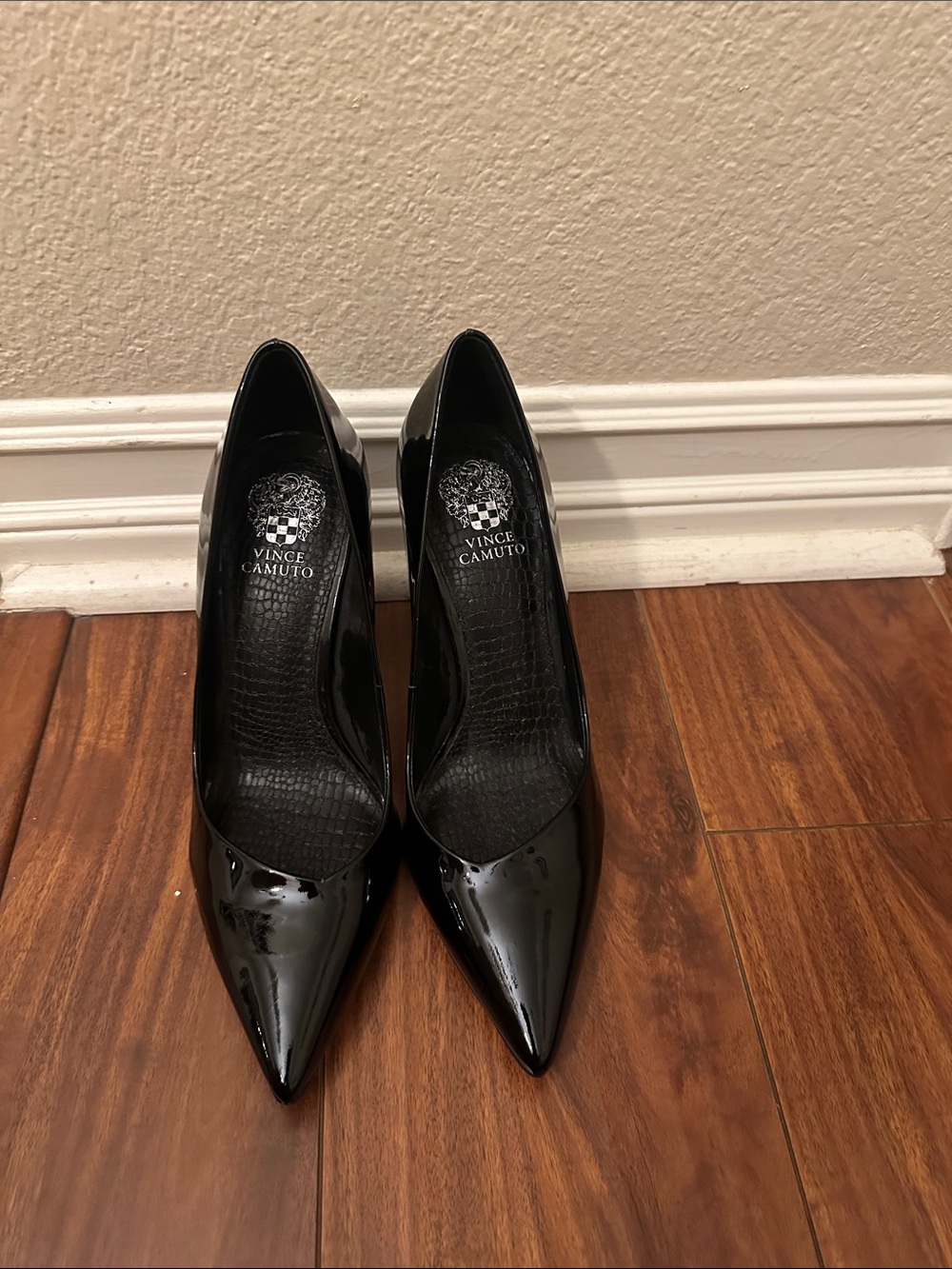 Vince Camuto Women's Black Patent Pointed-Toe Pump brand new